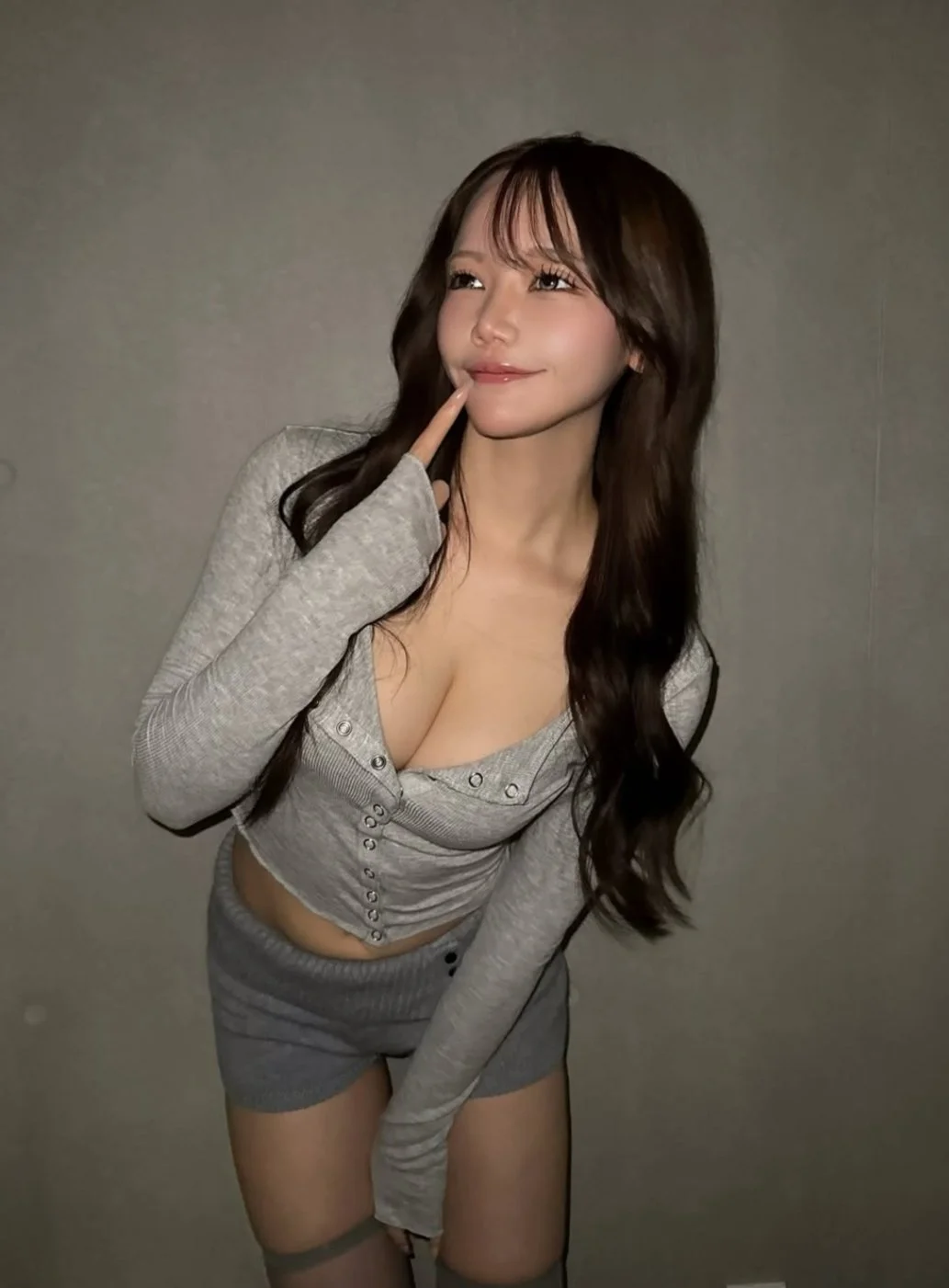 Modelo japonesa Yuno9911 haciendo lo que mejor sabe hacer, enseñar el cuerpo de puta y prostituta image 7