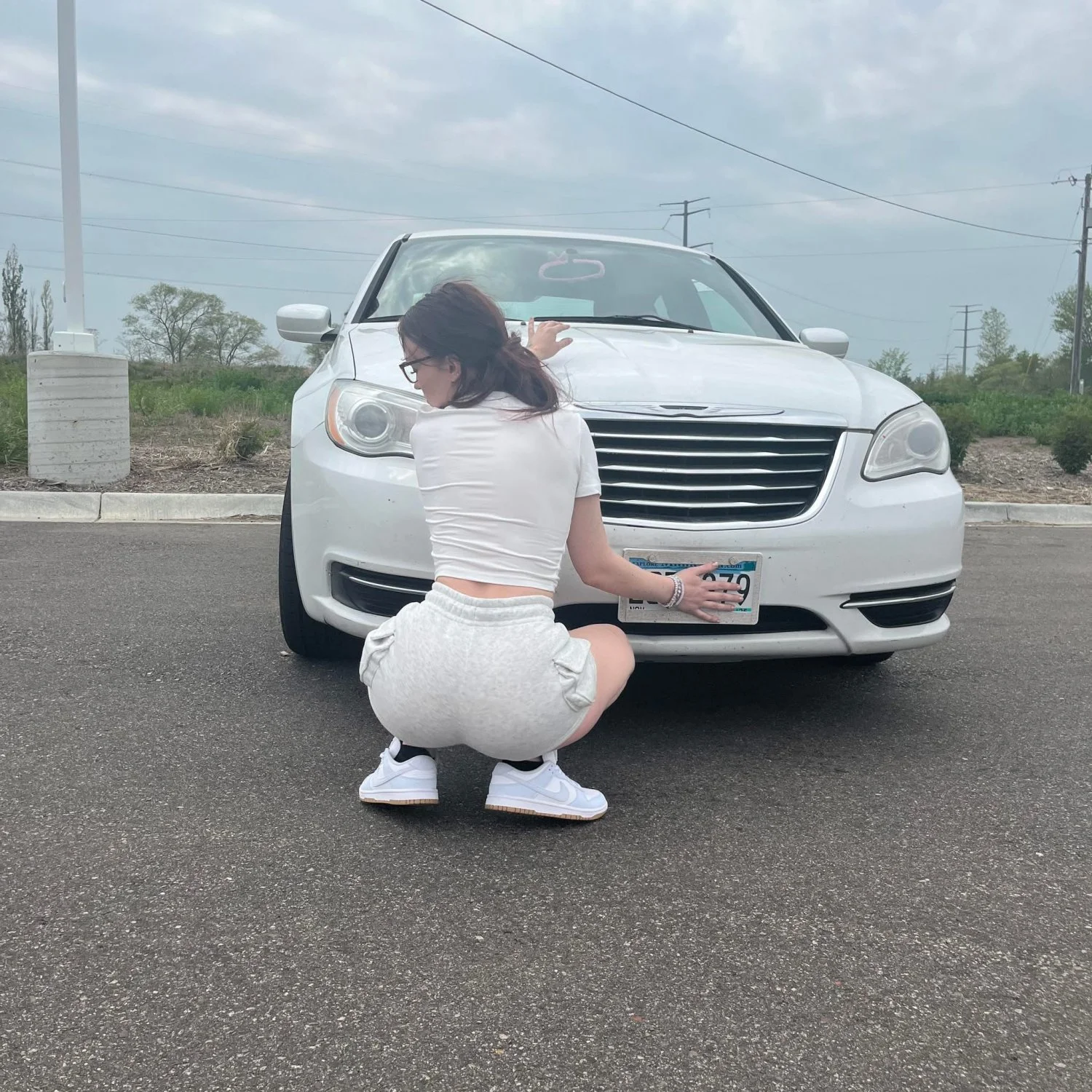 A ghetto white girl shaking that ass image 7