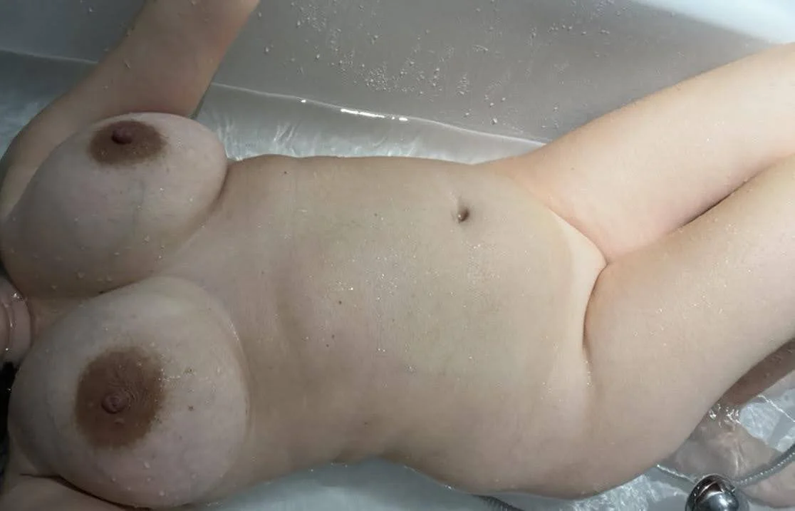 32yo hot mom image 2