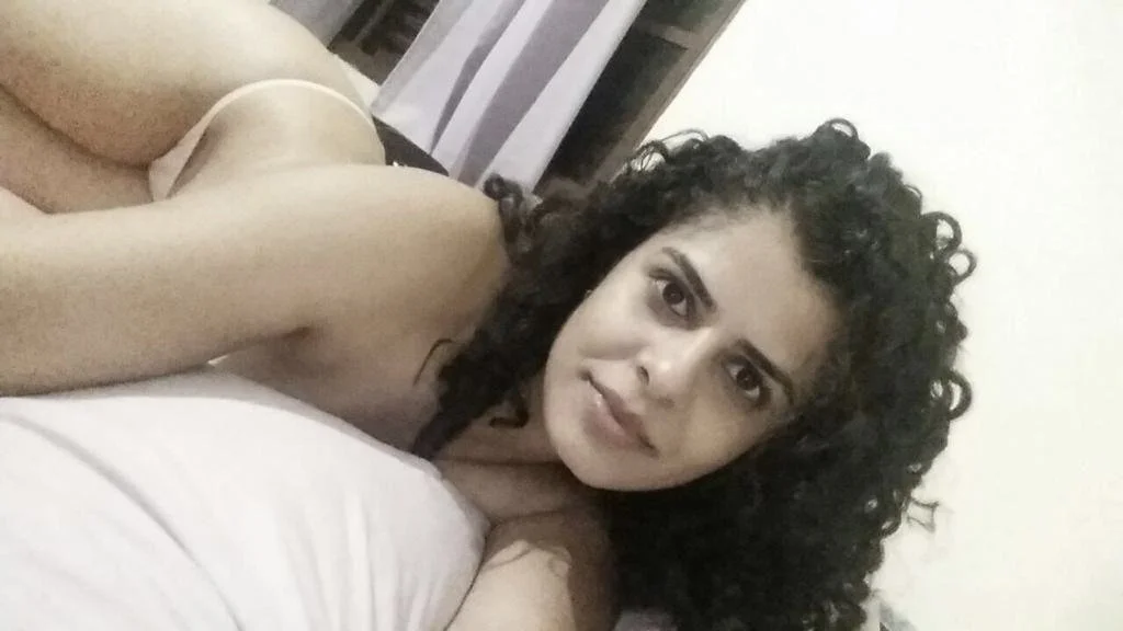 Lais Putona es la exnovia de un seguidor. Tetas y culo que hay usar image 11