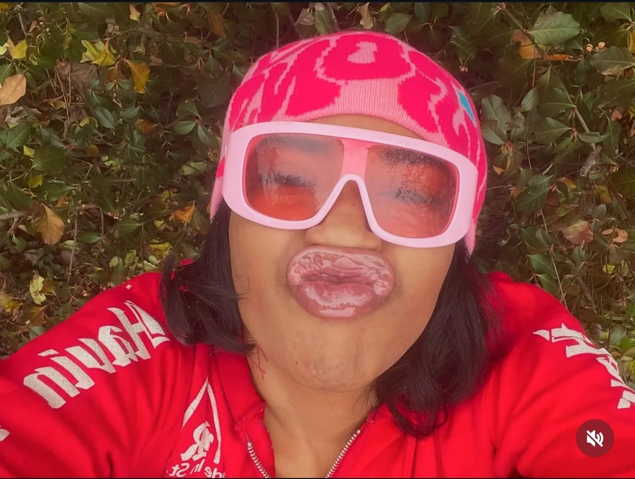 I need her videos asap image 3