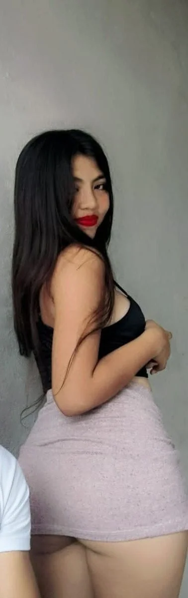 Linda zorrita le gusta ser grabada mientras me la cojo y da rica mamada main image