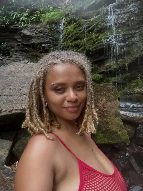 Big titty lightskinned slut main image