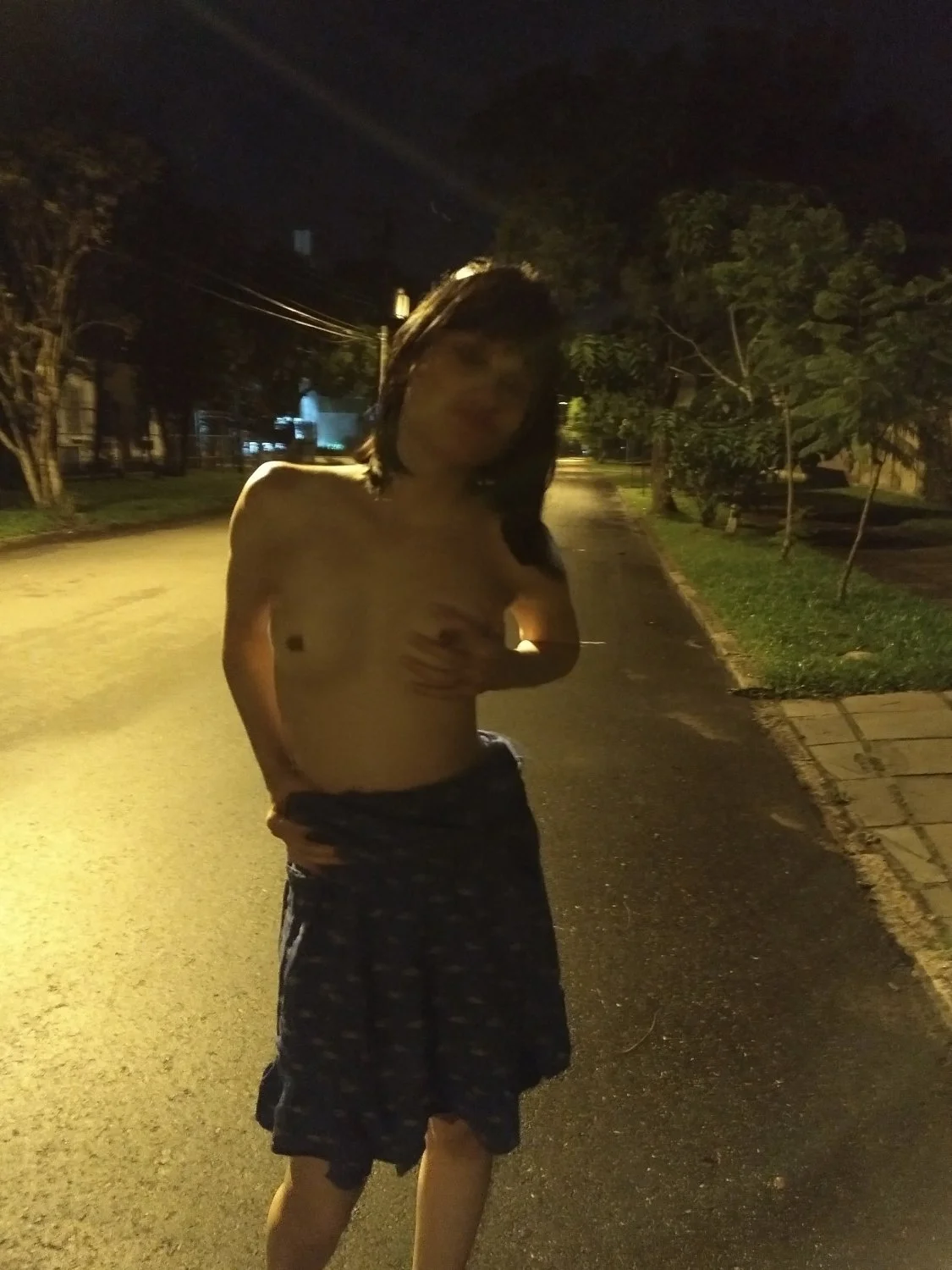 Carol gaúcha peladinha no meio da rua image 6