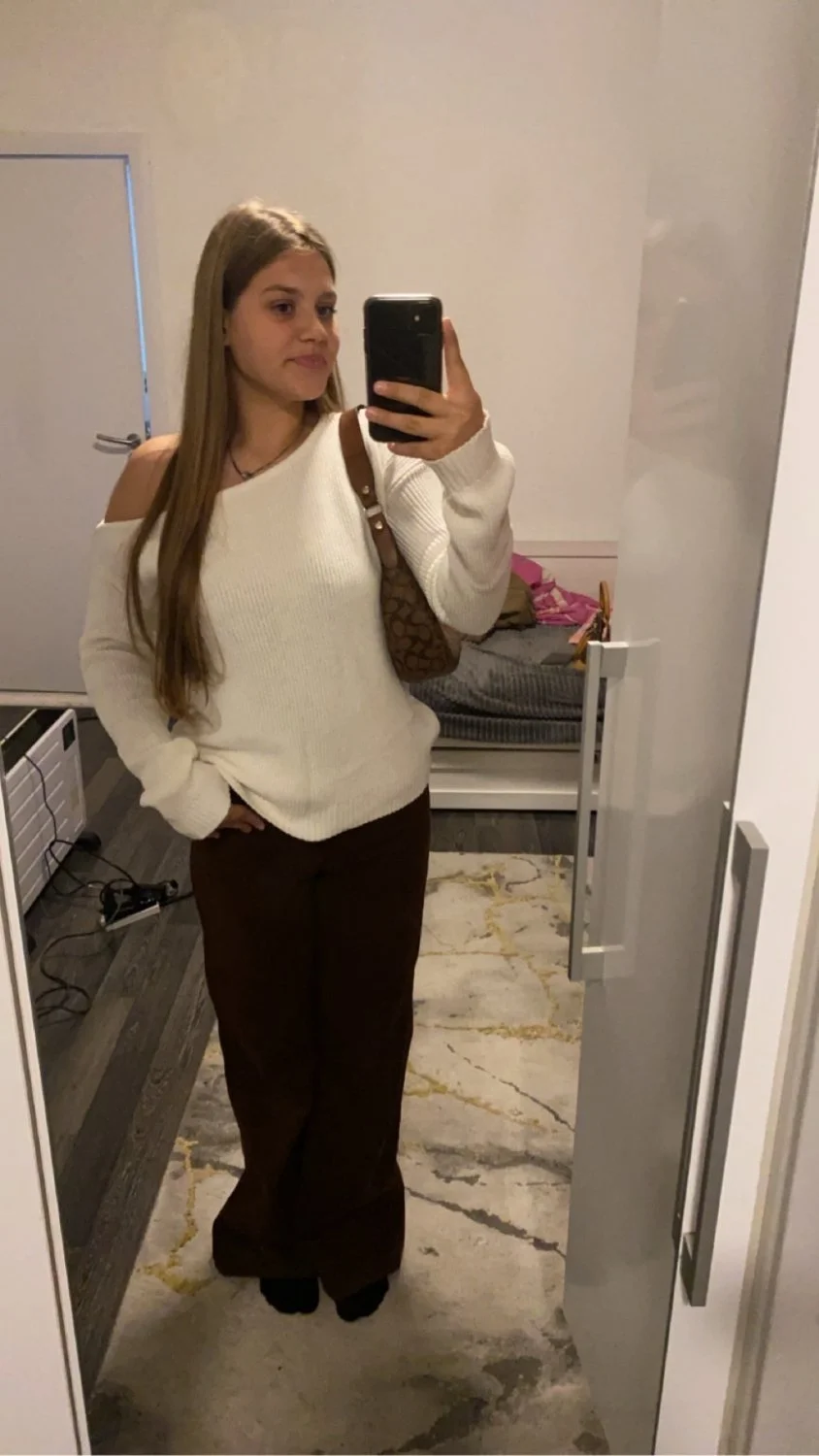 I need these pics nude (they are all 18+) main image