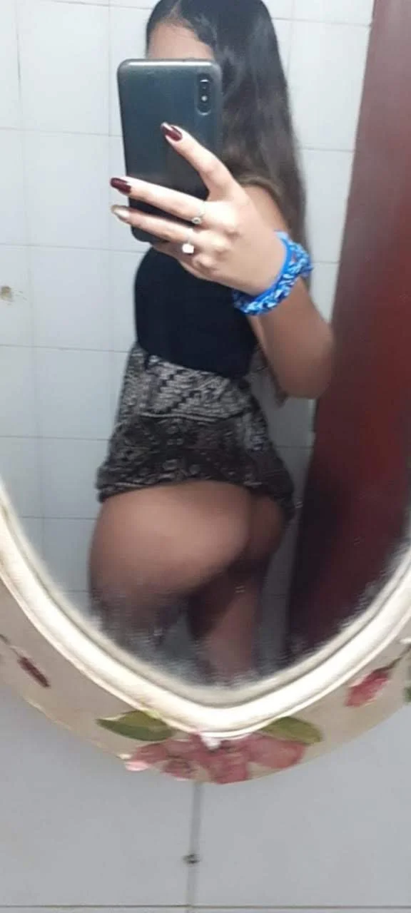 Pendeja argentina de vestido mostrando la cola (comenten que opinan y hay 3ra parte) image 2