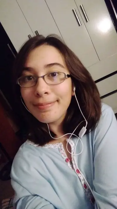Helen María 19 Años 🤤 cover image