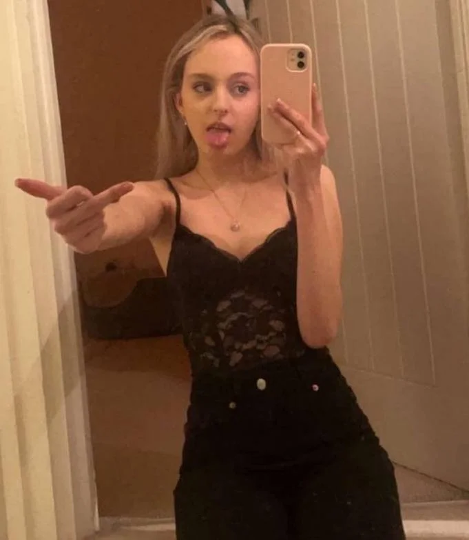 Ixworth slut Izzy image 19