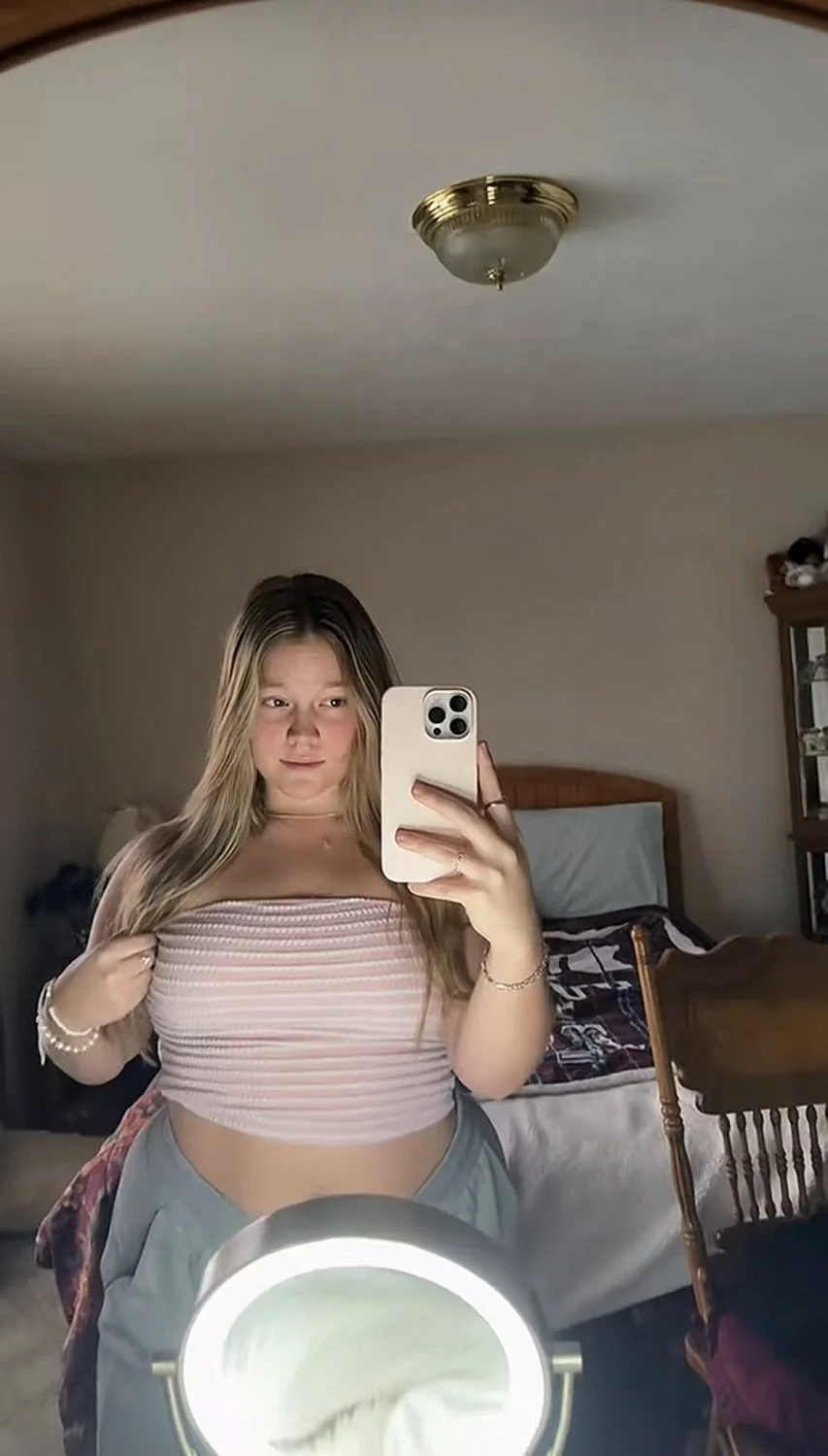 Damn she thick 😍 image 1
