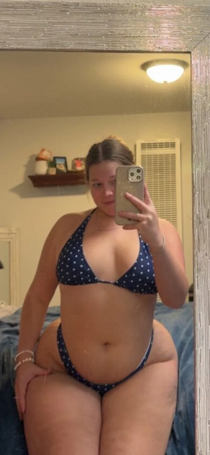 Damn she thick 😍 image 5