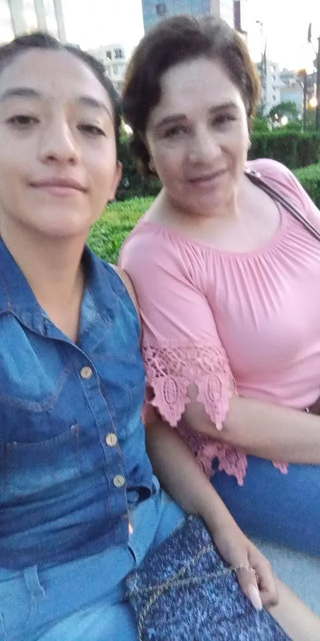 Que opinan de mi sobrina, se dejó estrenar y como regalo de graduación le di mi verga image 4
