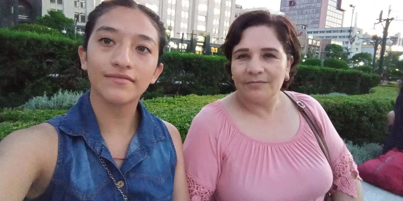Que opinan de mi sobrina, se dejó estrenar y como regalo de graduación le di mi verga image 7