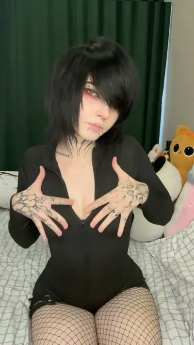 🔞 Hot gorgeous round ass nude masturbating pussy 😈🍑 Check OF now cover image