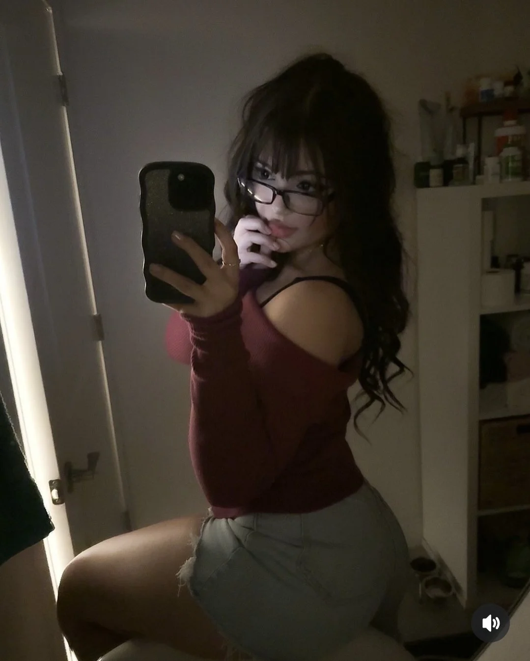 Florida girl who acts innocent but has a thirst trap insta with ass out image 17