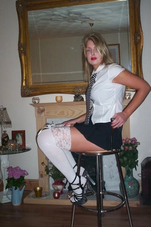 Portsmouth UK Wife Holly image 11