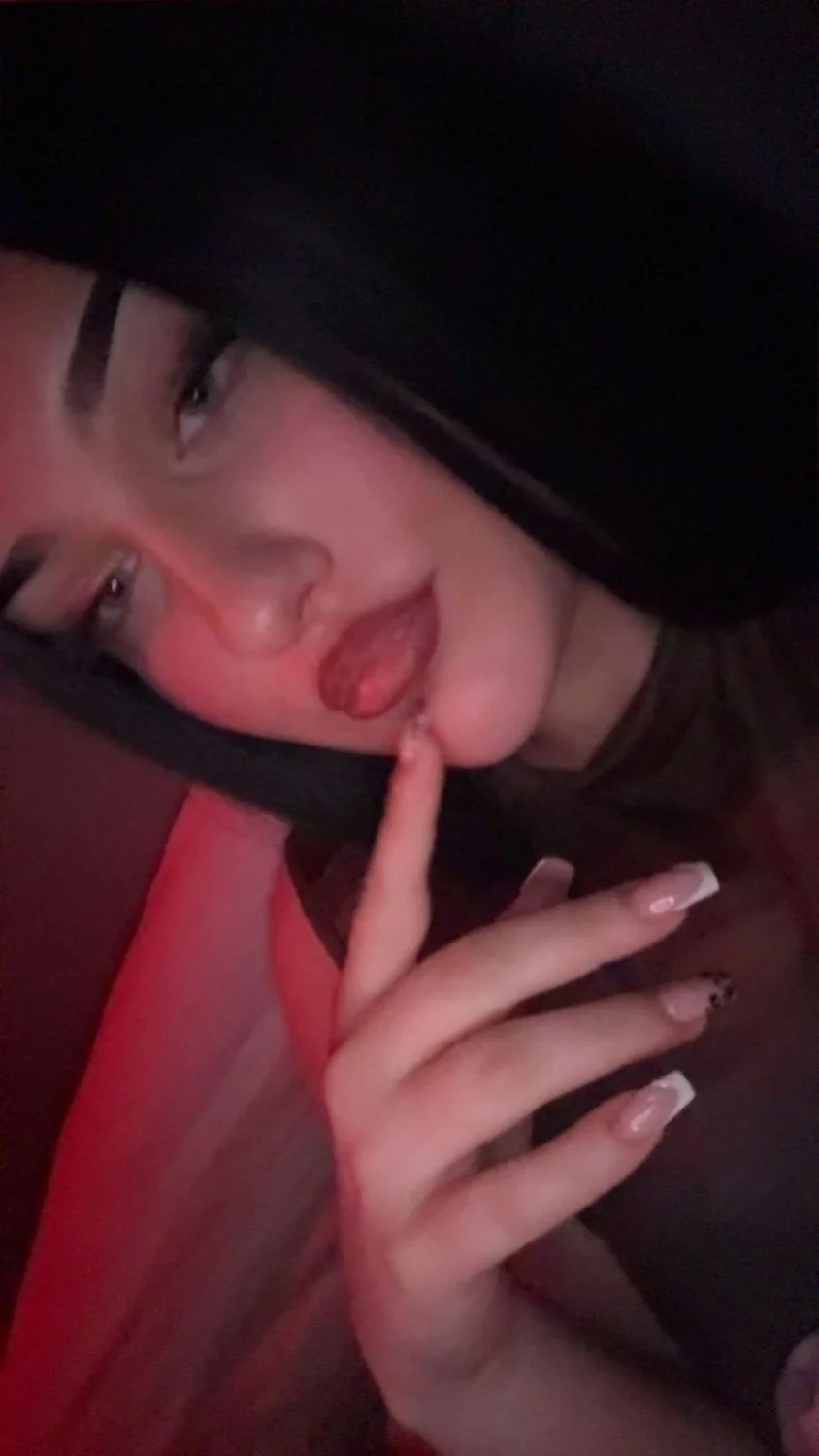 German Slut Pia image 2