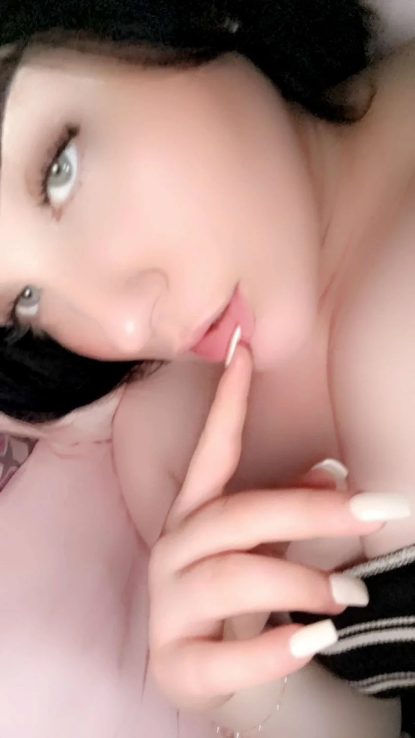 German Slut Pia image 4