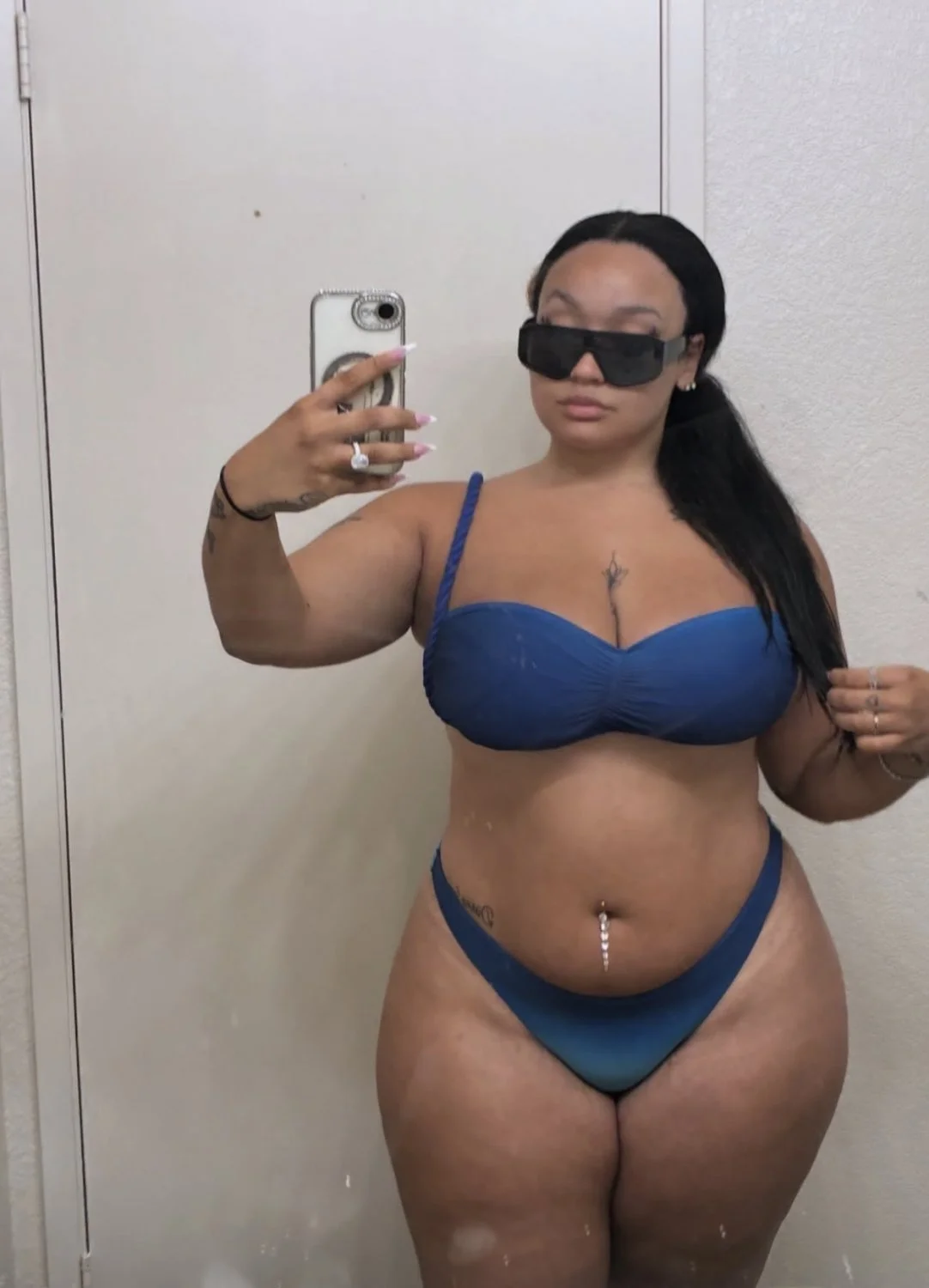 Thick lightskin insta baddie image 2