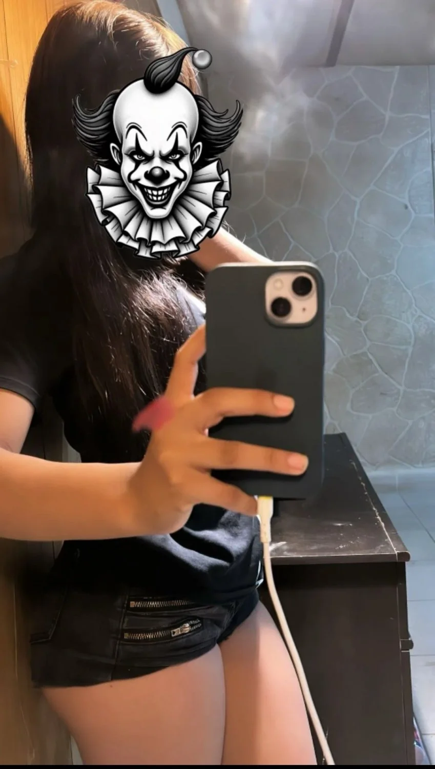 le gusta enseñar su cuerpo ala putota image 4