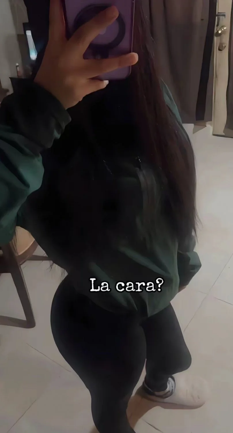 le gusta enseñar su cuerpo ala putota image 6