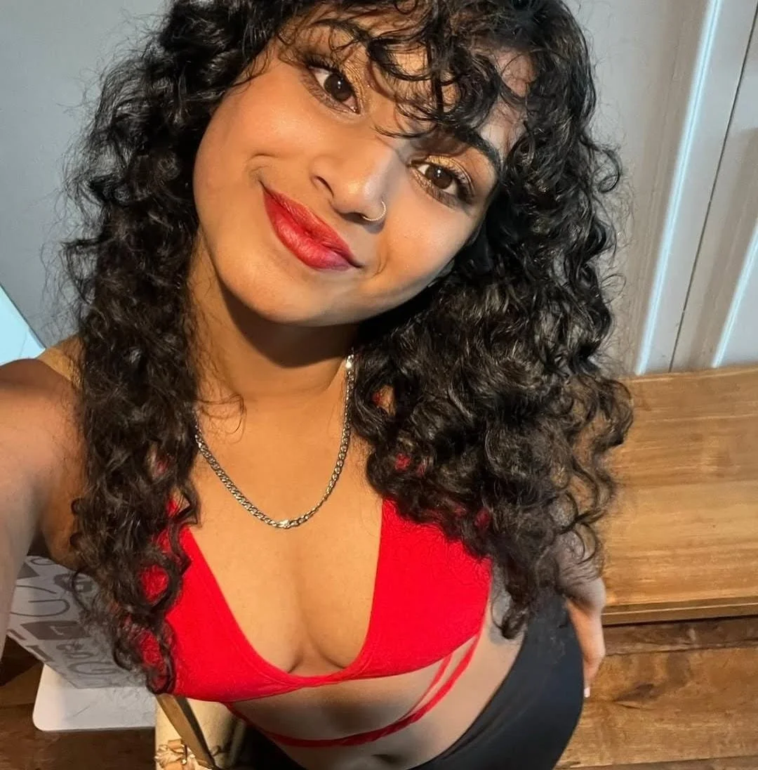 Gorgeous hot and horny aunty ready to cheat their wet chut are waiting image 3
