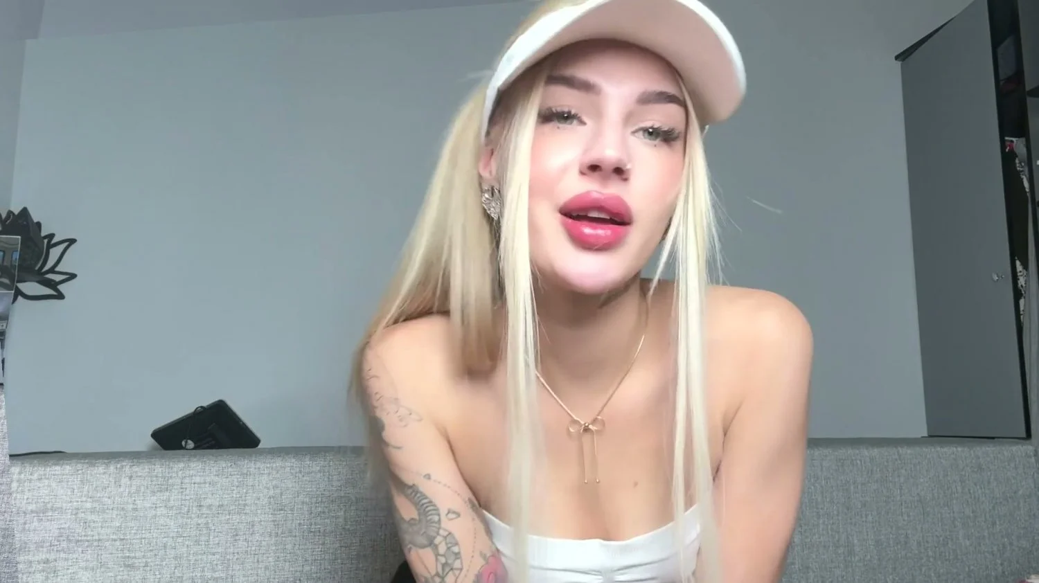 🔞 Sexy petite body wild fucking naked wet pussy 🍑💦 OF now image 3