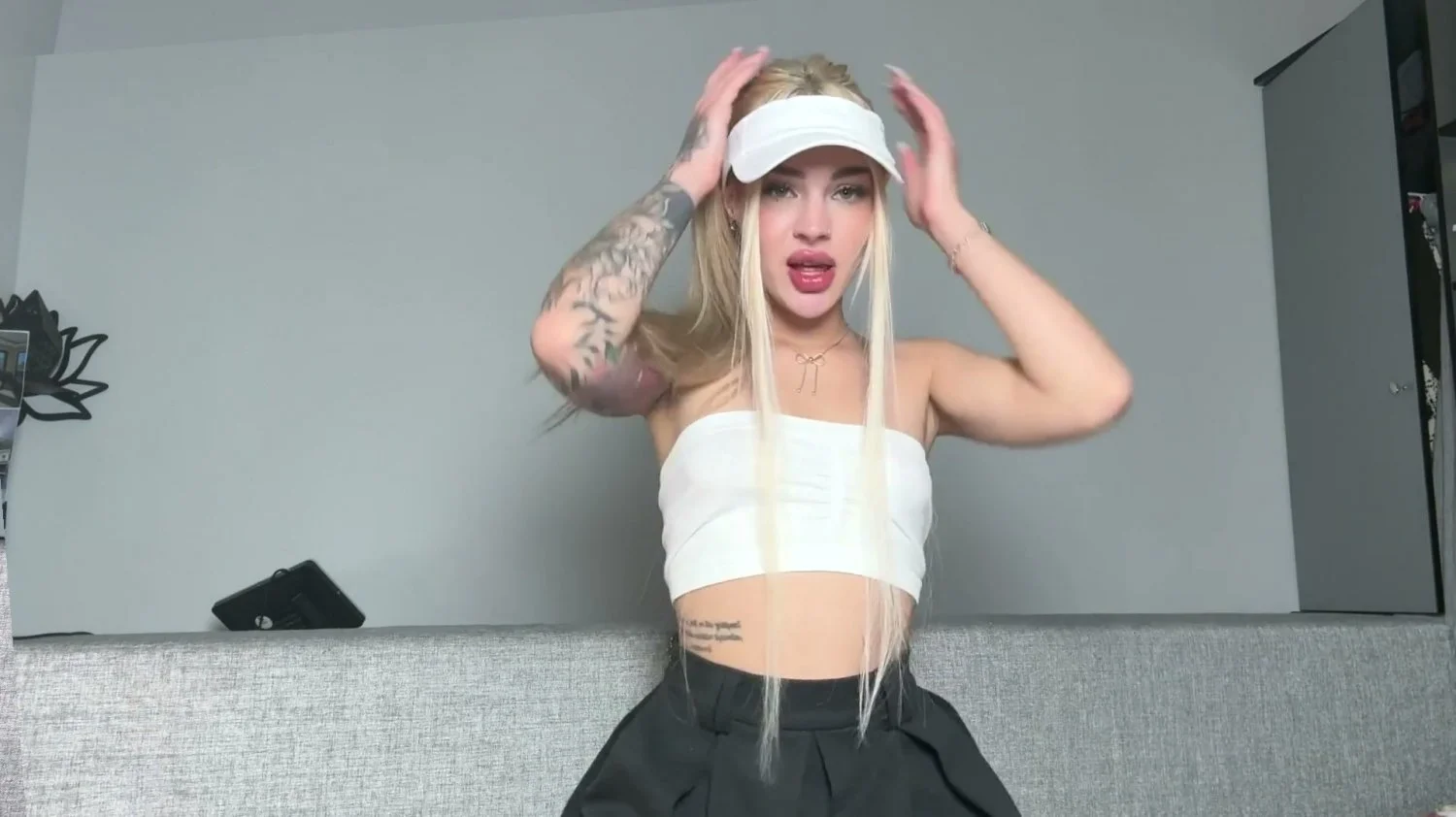 🔞 Sexy petite body wild fucking naked wet pussy 🍑💦 OF now image 4
