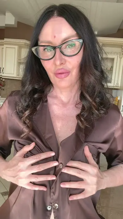🔞 round ass naked curvy grinding wet orgasm 💦🫦 Check OF cover image