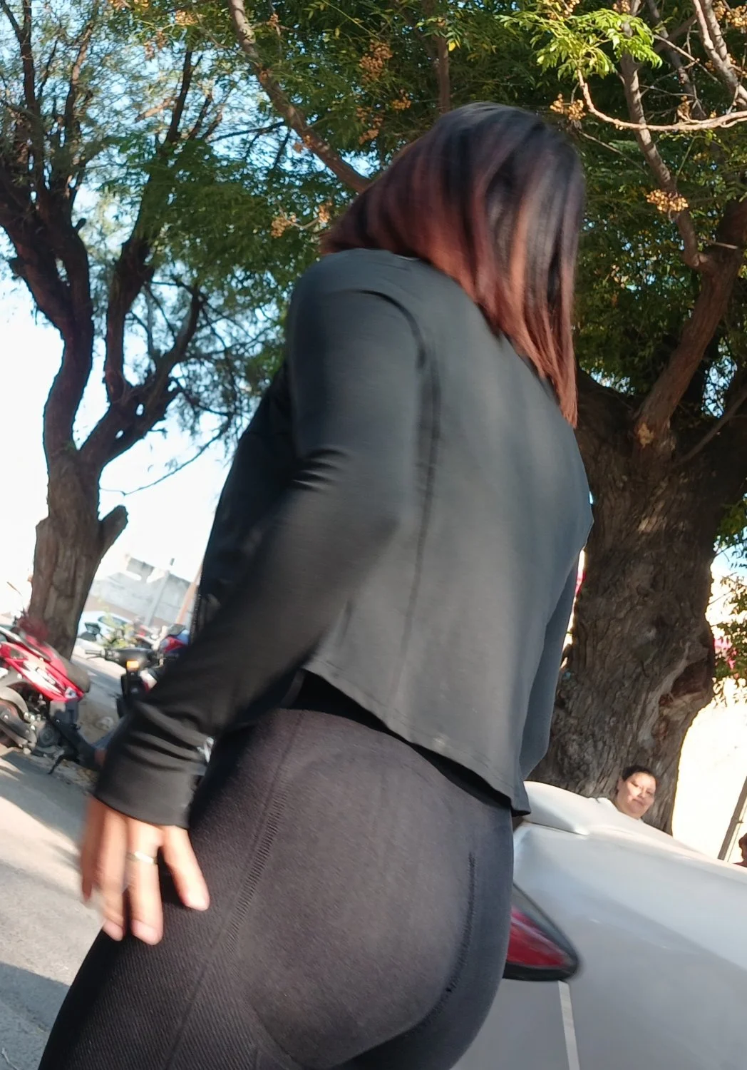 Voyeur rica putimami en leggins image 4
