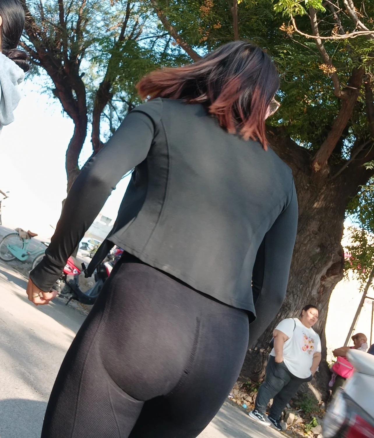 Voyeur rica putimami en leggins image 5