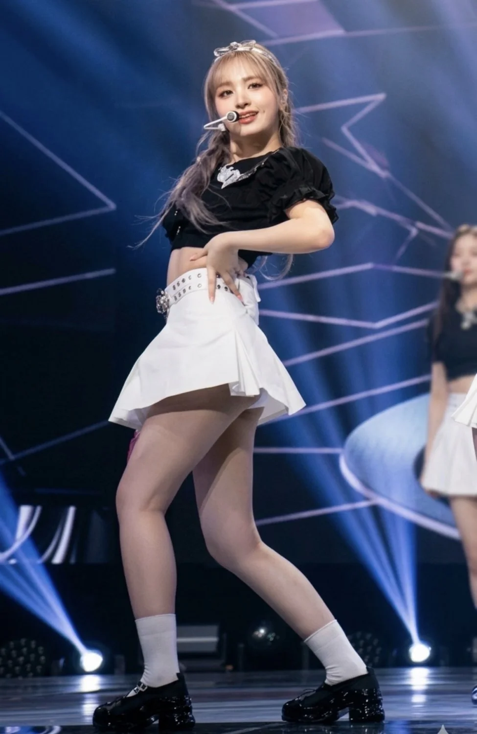 아이브 리즈 IVE LIZ 침대에 눕히기 image 2
