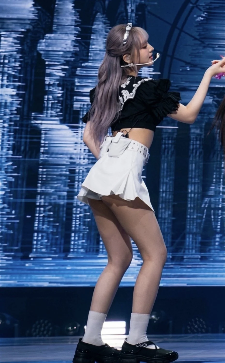 아이브 리즈 IVE LIZ 침대에 눕히기 image 4