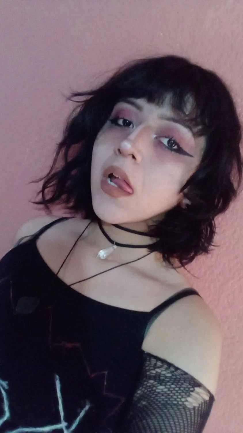 Cornudo le gusta exponer a su putita main image