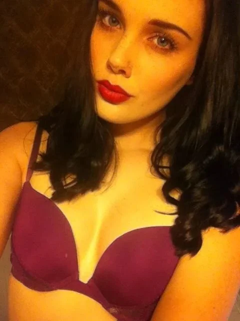 Morgan, 19, Teen slut gets naked image 3