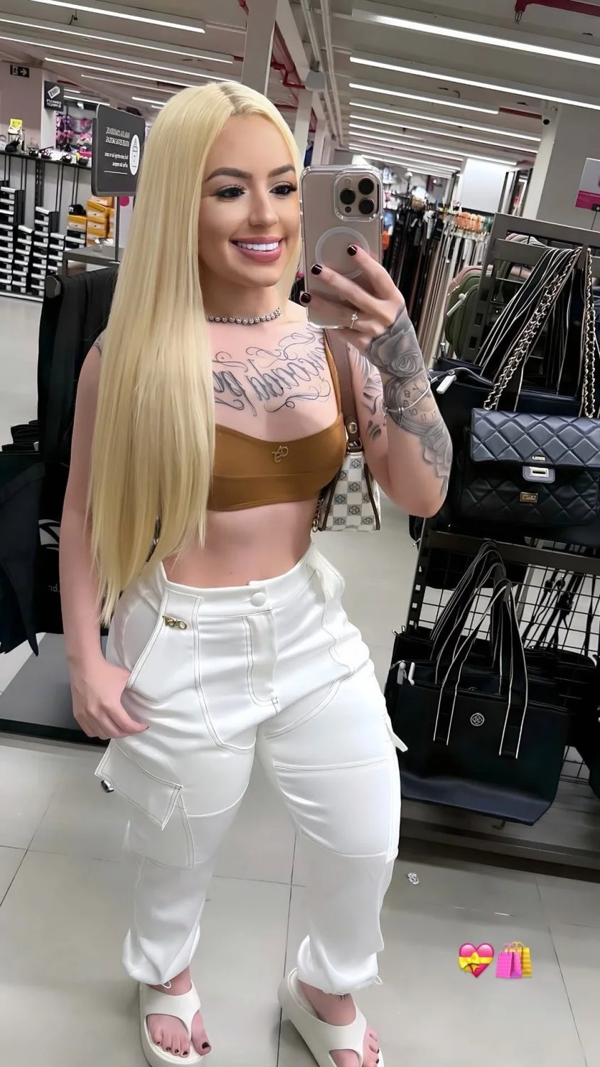Loira gostosa demais toda tatuada image 12