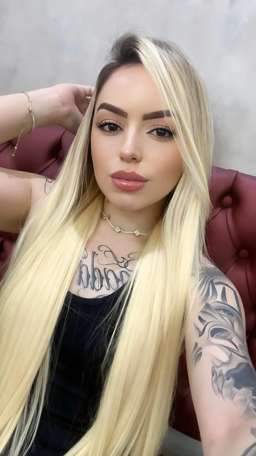 Loira gostosa demais toda tatuada image 2