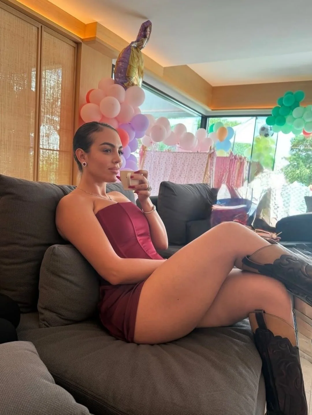 Na moral, o homem come bem pra caralho em casa, que mulher gostosa ! 🍆💦 image 2