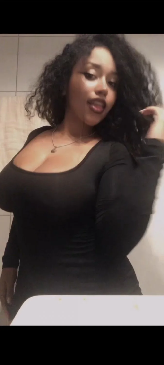 Morena Peituda novinha image 17