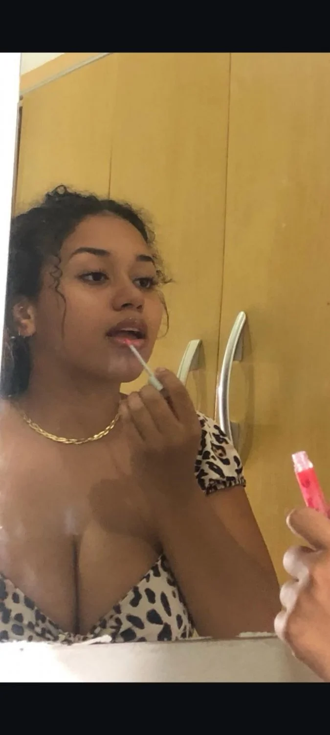 Morena Peituda novinha image 3