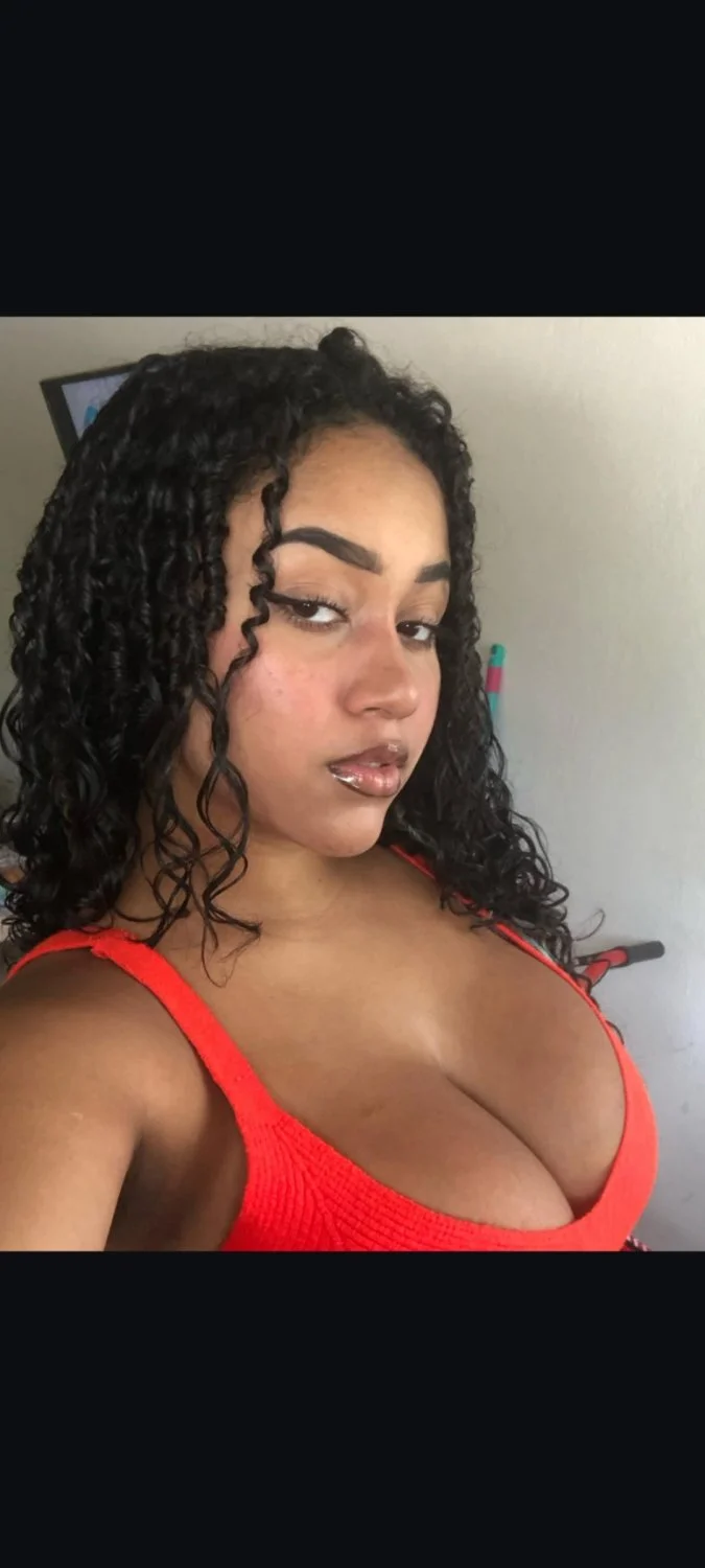 Morena Peituda novinha image 4