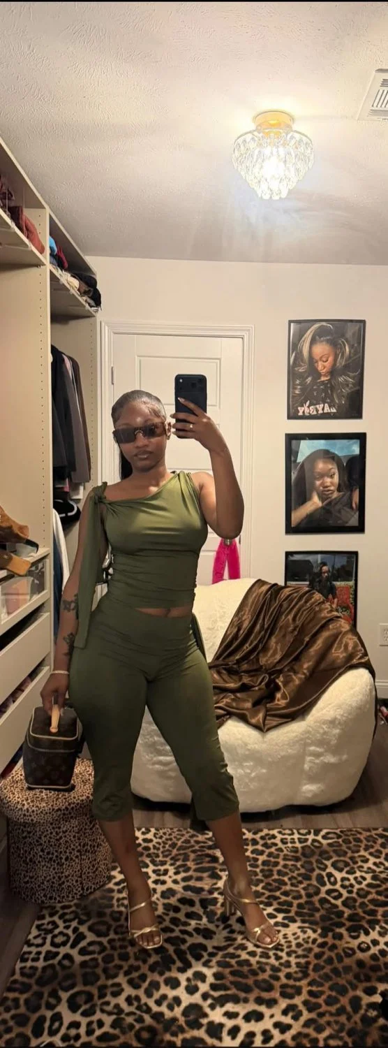 Made for gooning 💦🍆 And going balls deep ! image 16