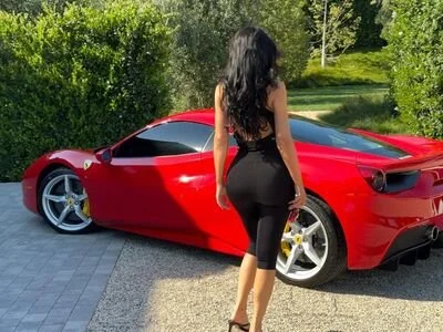 Kylie Jenner image 12