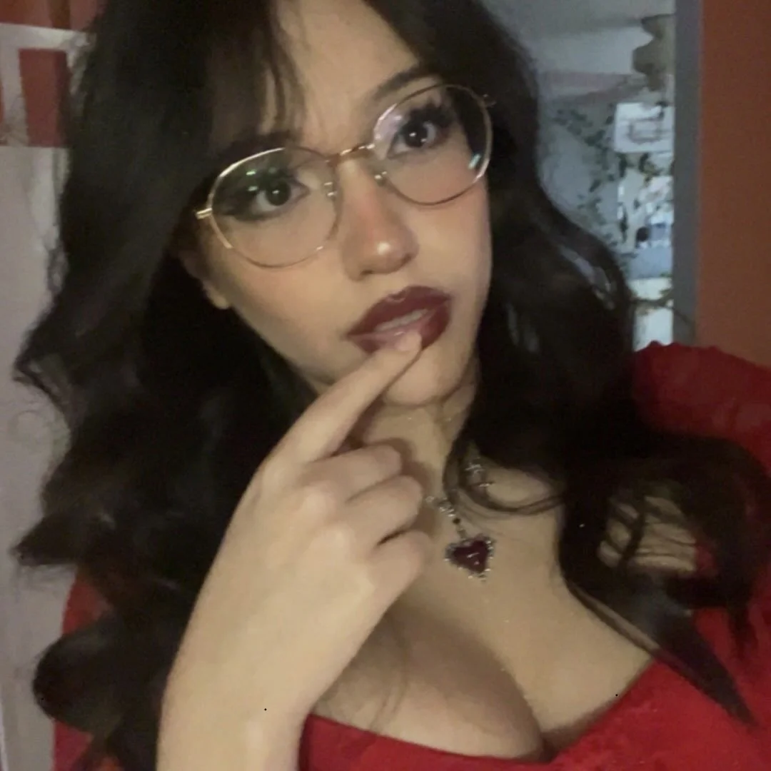 Delia got some nice tits image 13