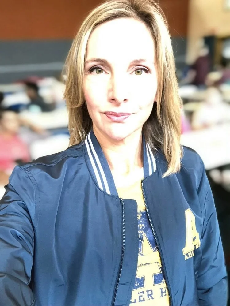 #2 🍁 Colleen is showing more of her delicious pussy image 5