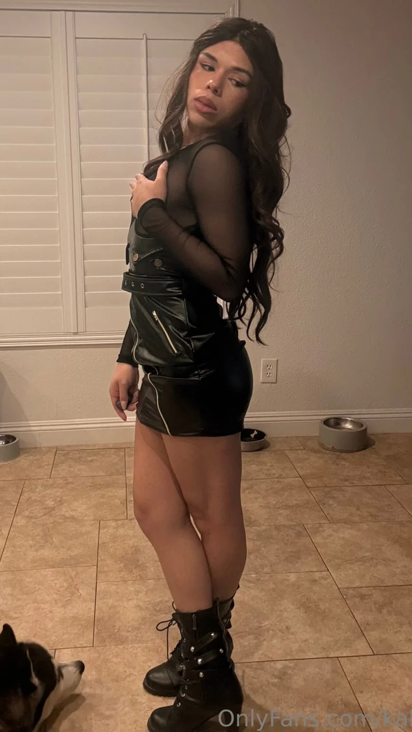 Sexy fem ts image 12