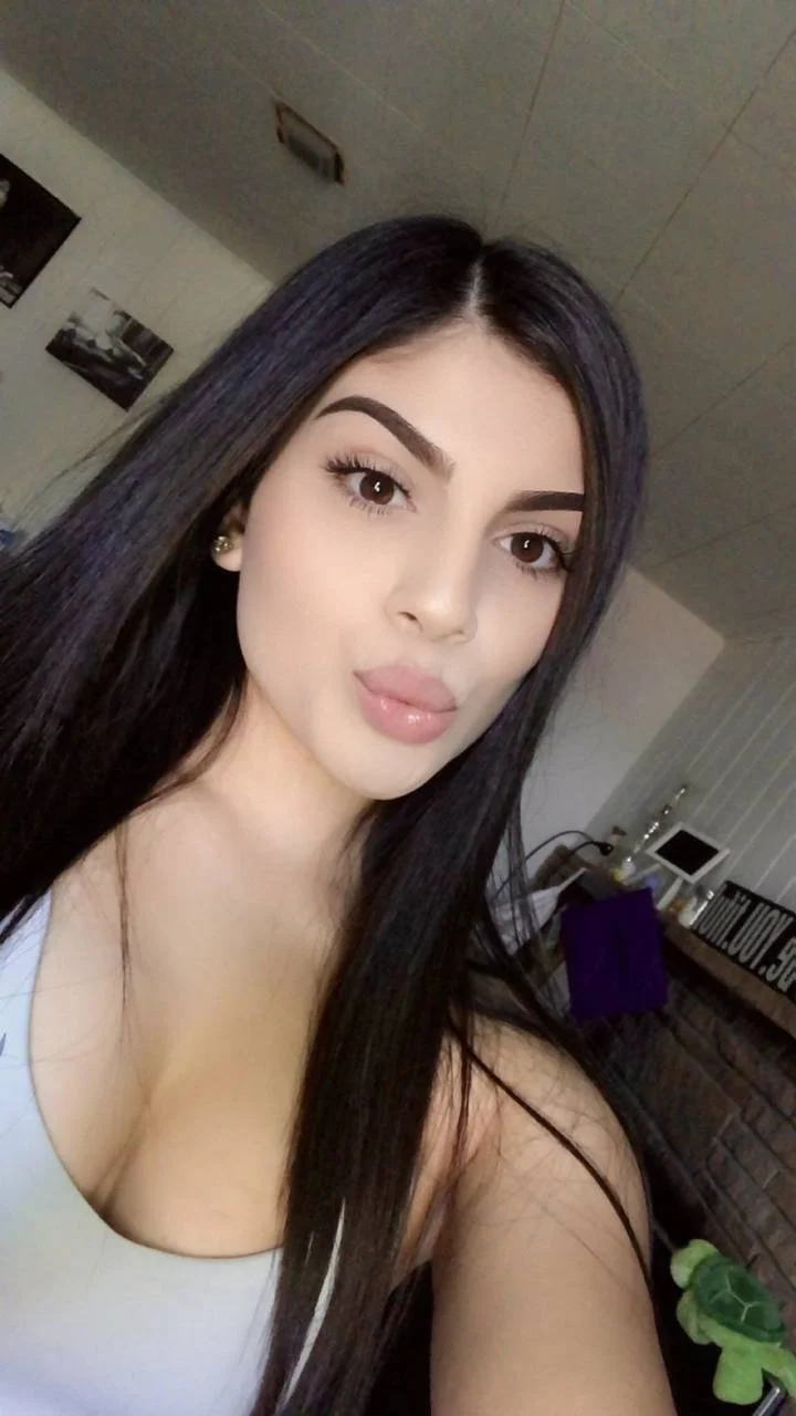 Cousin Giana couldn’t resist just looking at my big cock so decided to cheat and try it dm for conte main image
