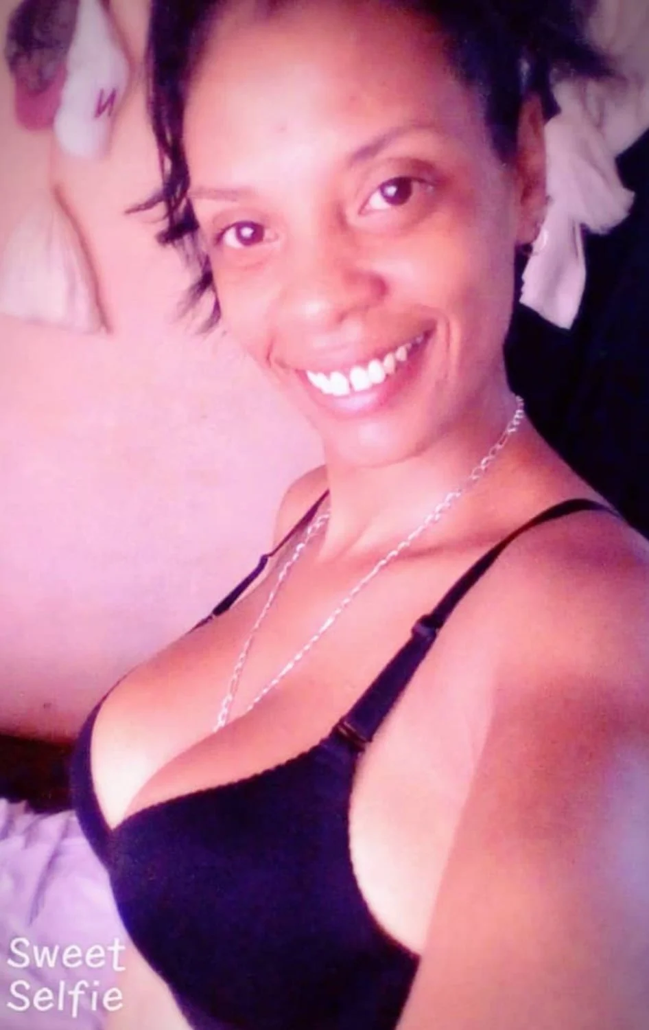 SOY KENIA LEYVAS GONZÁLEZ PROSTITUTA CUBANA COMENTEN SI LES GUSTAN MIS TETA SOLO PALABRAS SUCIAS 😍 image 5