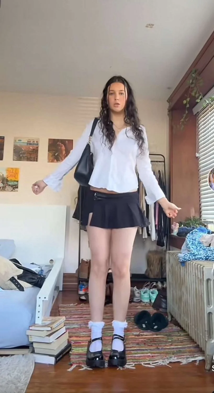 Hot Young slut Julia Exposed image 13