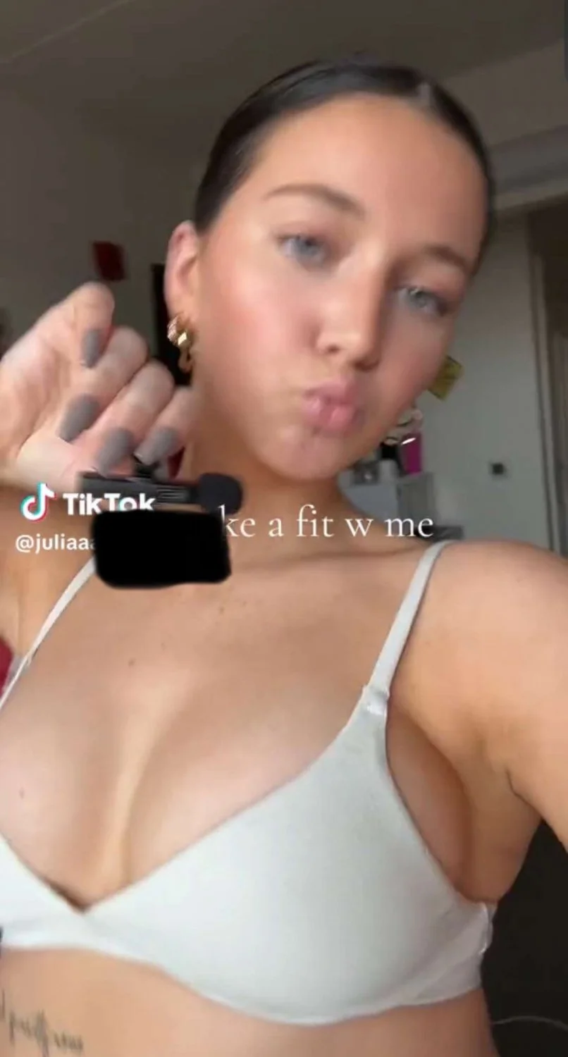 Hot Young slut Julia Exposed image 15