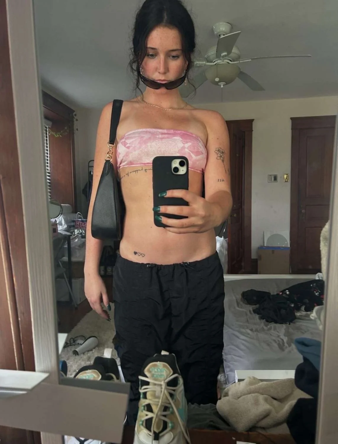 Hot Young slut Julia Exposed image 18